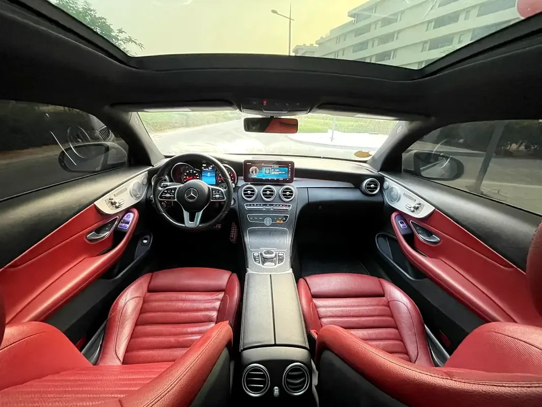 Mercedes-Benz C-Class C 300 9G-TRONIC (258 حصان) - 4