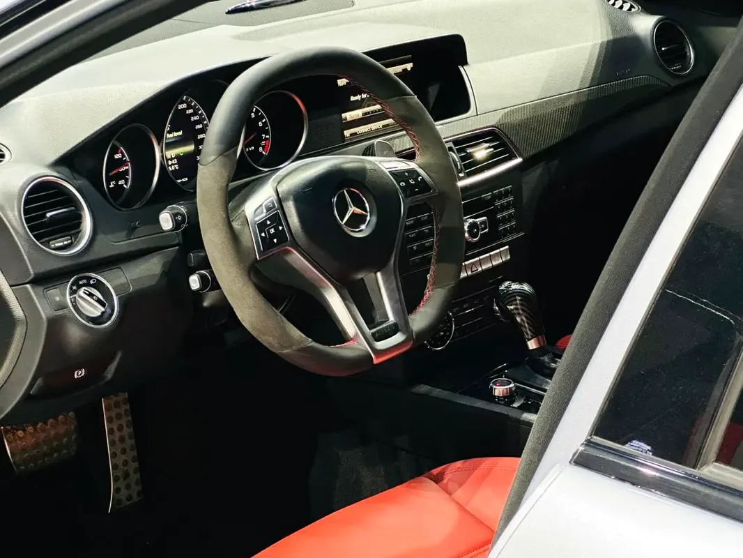 Mercedes-Benz C-Class C 63 AMG Speedshift MCT (457 حصان) - 14