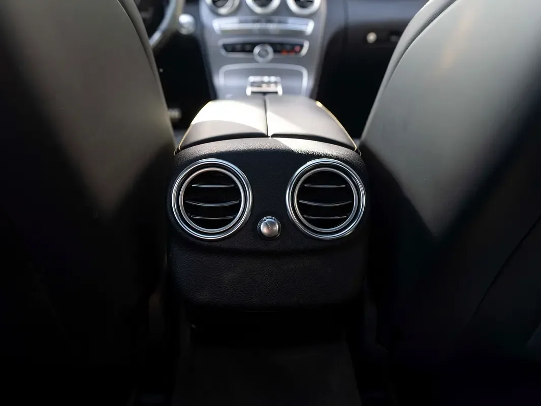 Mercedes-Benz C-Class s 63 7G-Tronic Plus (476 hp) - 14