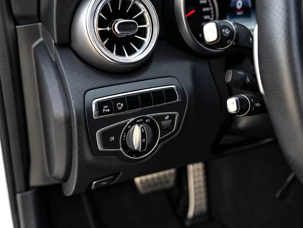 Mercedes-Benz C-Class s 63 7G-Tronic Plus (476 hp) - 11