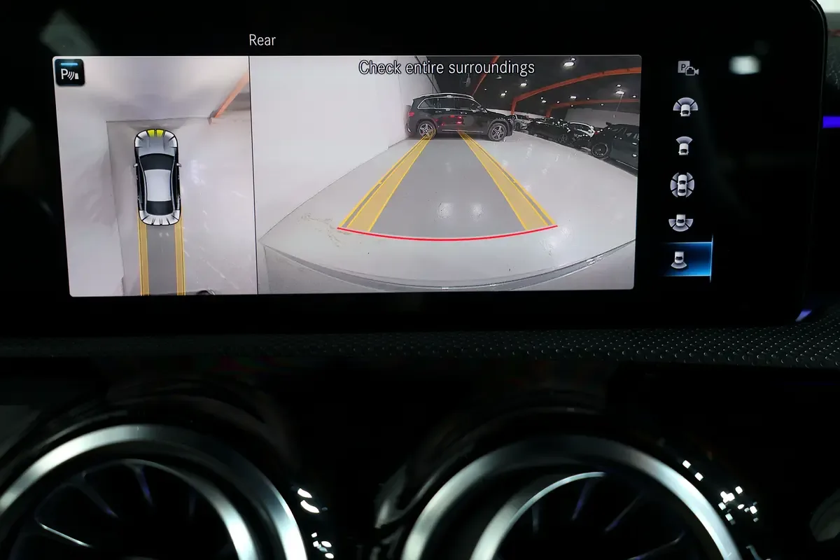 Mercedes-Benz CLA 35 7G-DCT 4MATIC (306 حصان) - 17