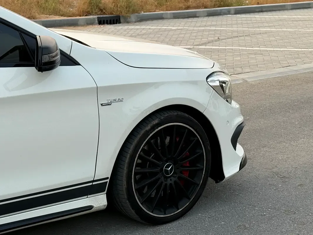 Mercedes-Benz CLA CLA 45 AMG Speedshift DCT 4Matic (360 hp) - 4