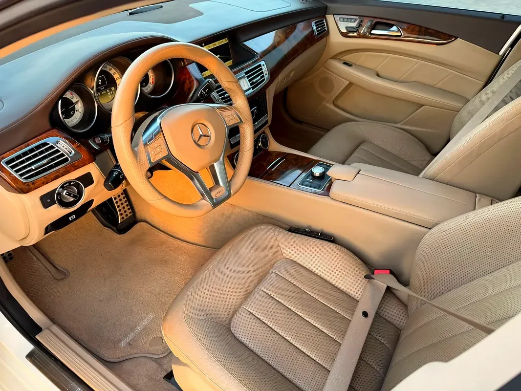 Mercedes-Benz CLS CLS 500 BlueEfficiency 7G-Tronic Plus 4Matic (408 hp) - 9