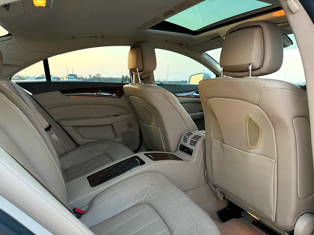 Mercedes-Benz CLS CLS 500 BlueEfficiency 7G-Tronic Plus 4Matic (408 hp) - 14