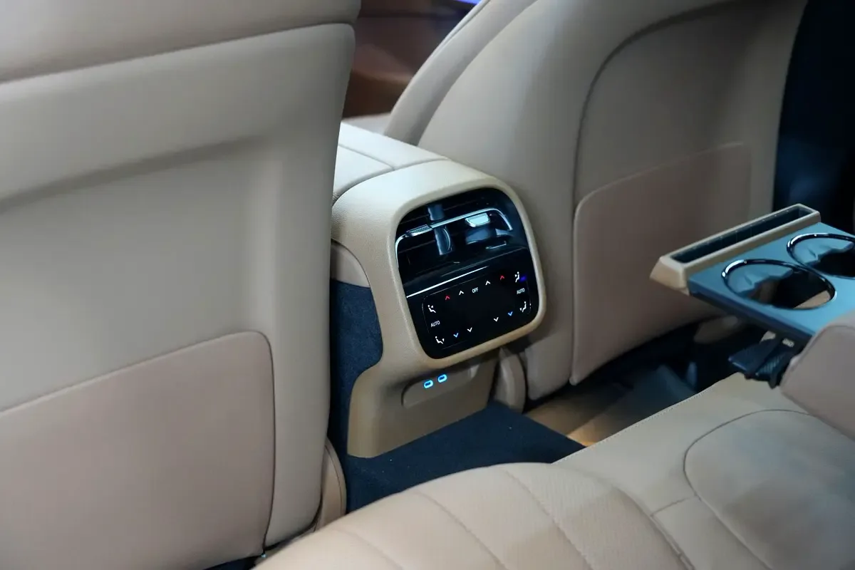 Mercedes-Benz E-Class 2.0 AT (255 hp) - 19