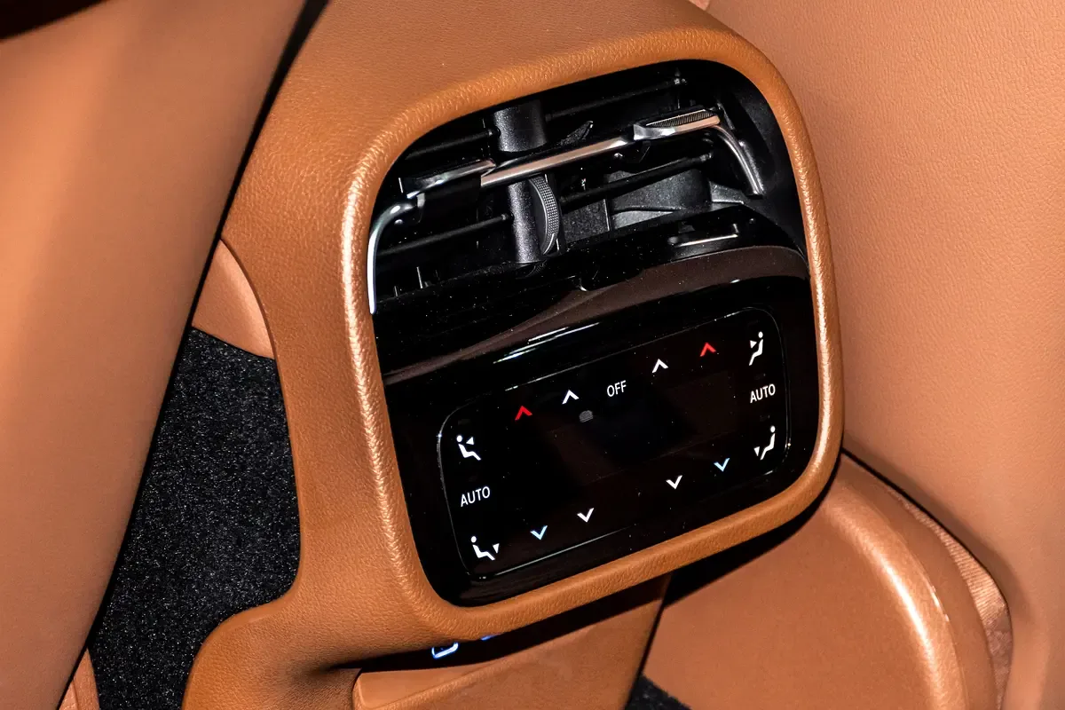 Mercedes-Benz E-Class 2.0 AT (255 حصان) - 12