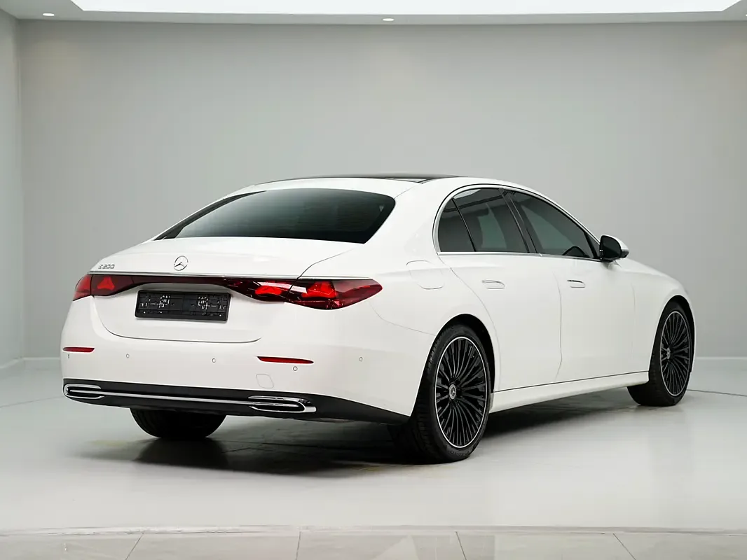 Mercedes-Benz E-Class 2.0 AT (255 حصان) - 2
