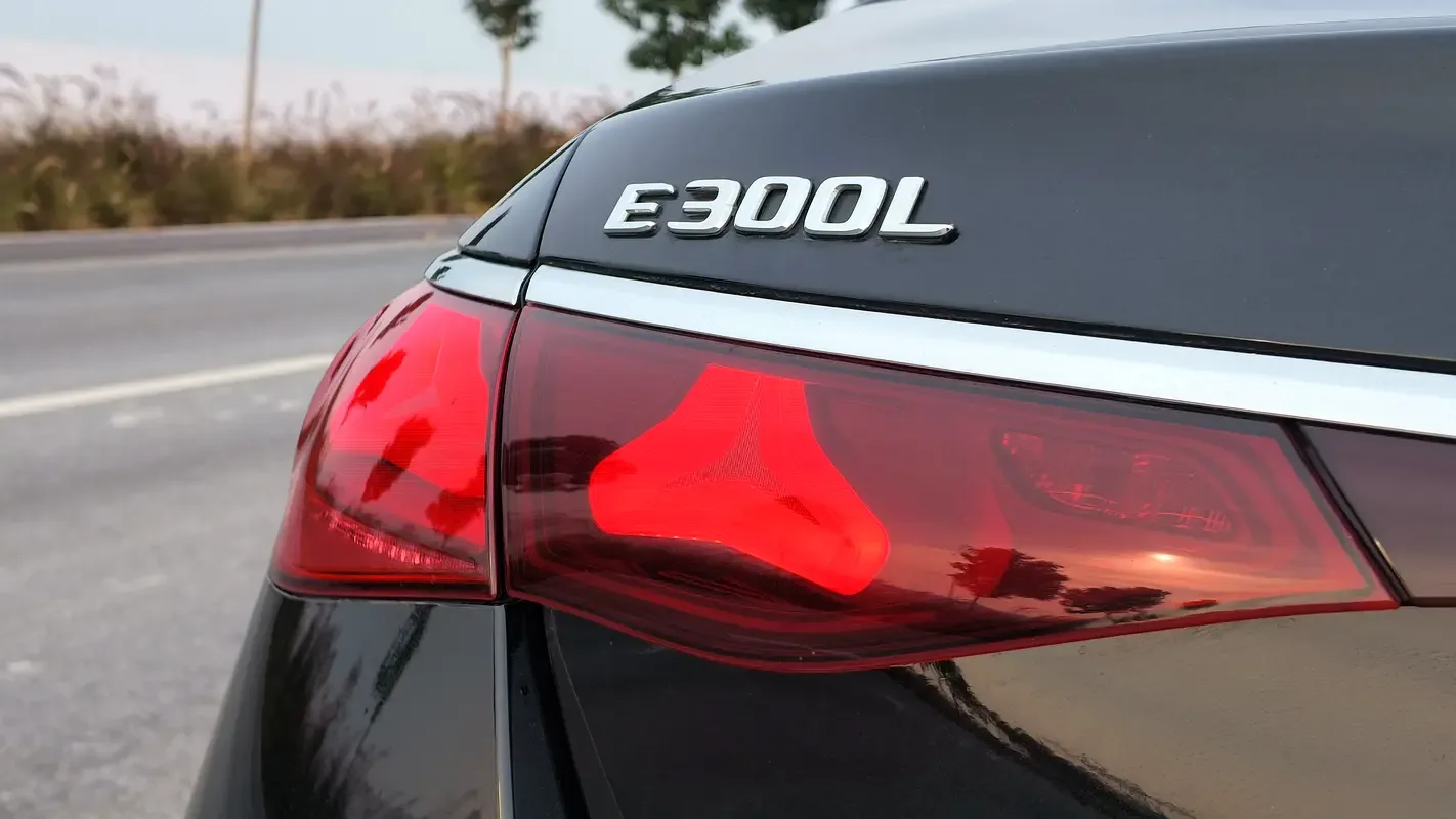 Mercedes-Benz E-Class 2.0 AT (255 حصان) - 4