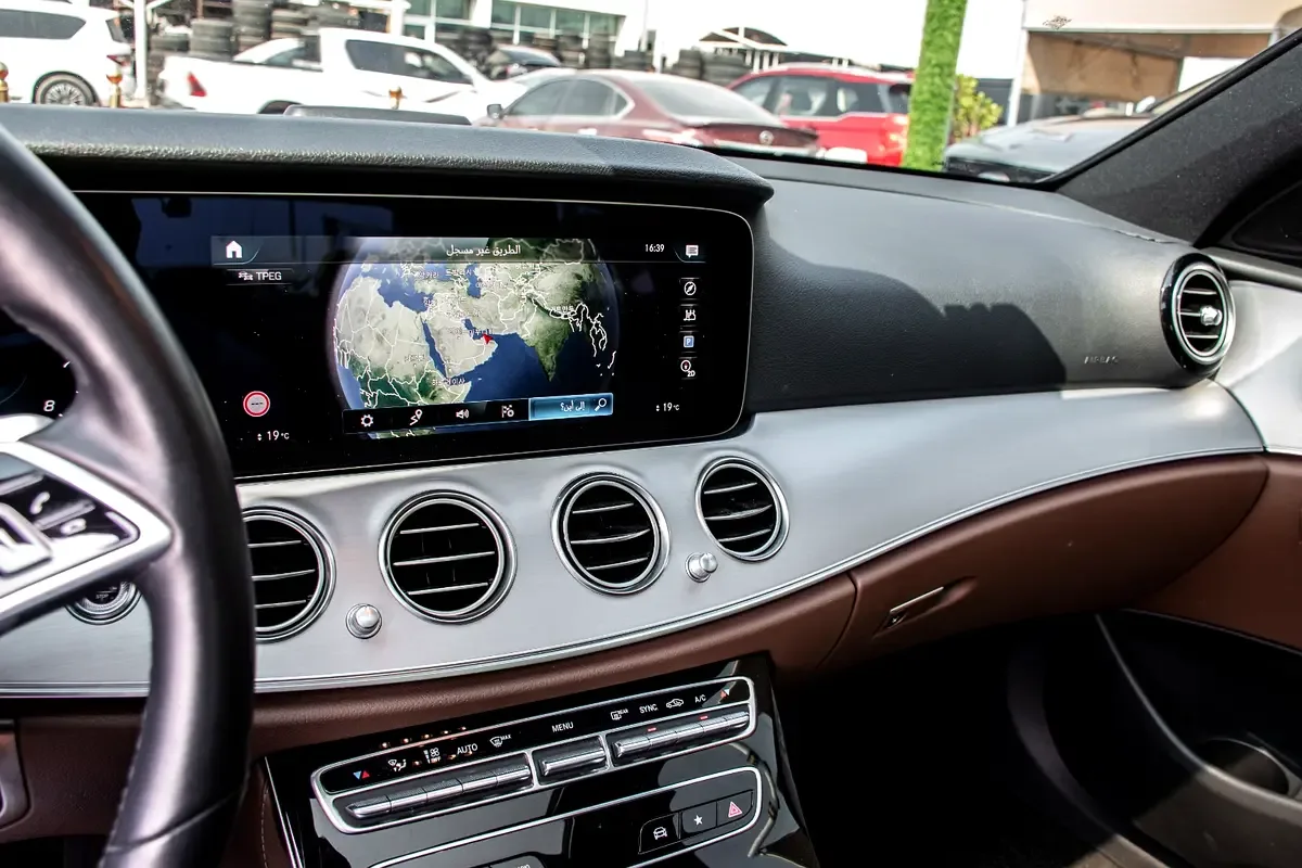 Mercedes-Benz E-Class 2.0 AT RWD (150 حصان) - 12