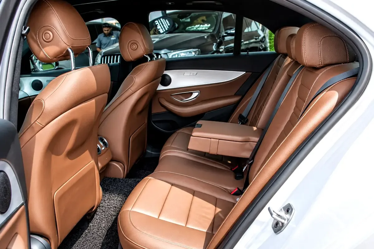 Mercedes-Benz E-Class 2.0 AT RWD (150 حصان) - 15