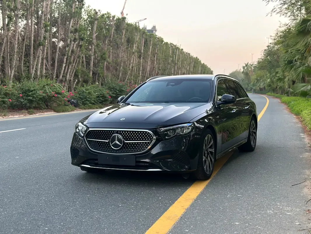 Mercedes-Benz E-Class 2.0 AT RWD (313 حصان) - 2