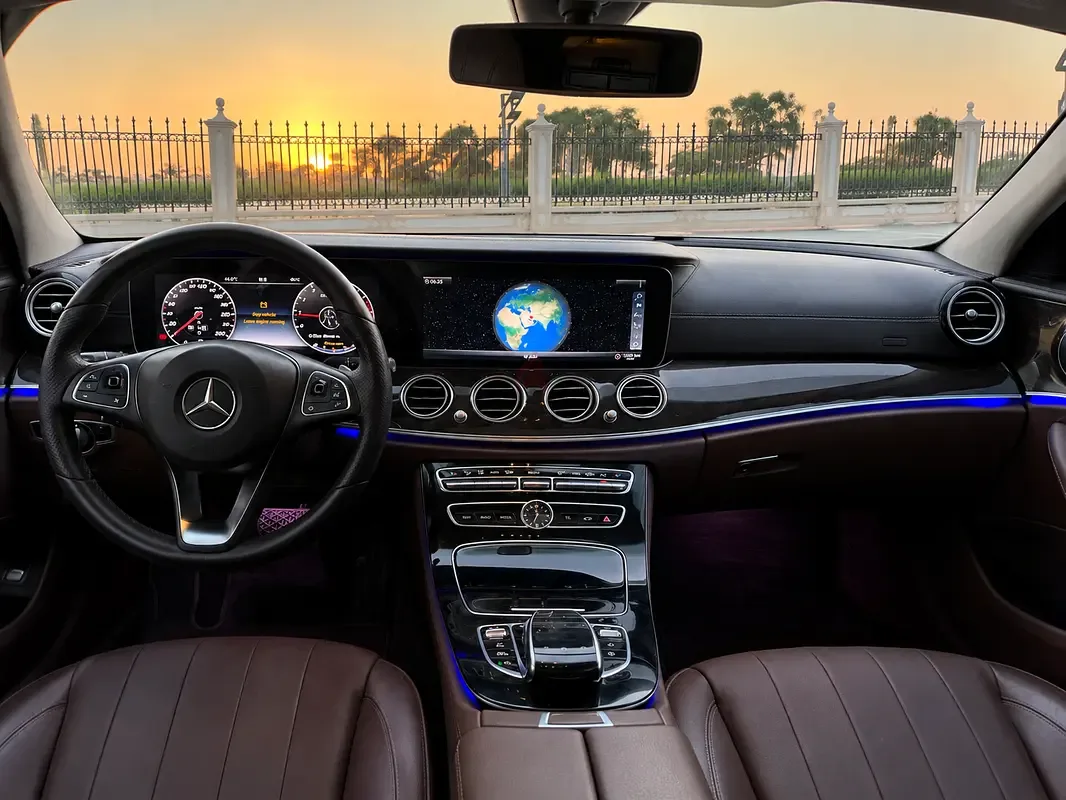 Mercedes-Benz E-Class E 200 9G-TRONIC (184 حصان) - 11