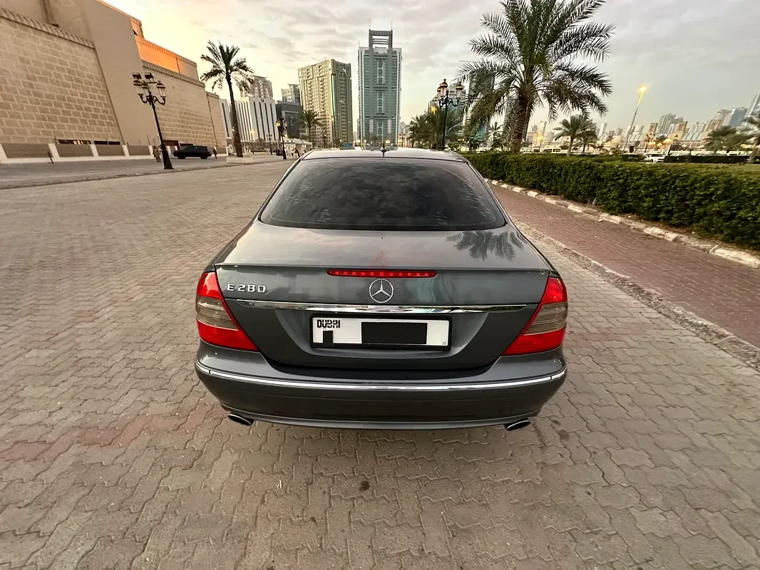 Mercedes-Benz E-Class E 280 7G-Tronic (231 حصان) - 2