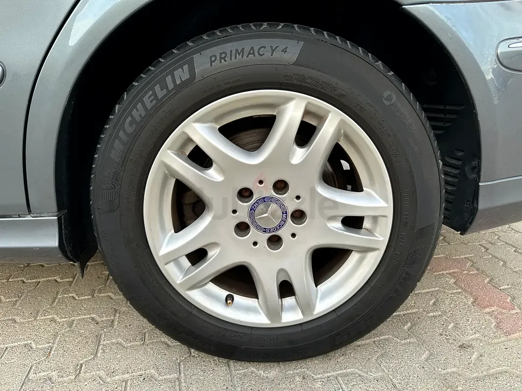 Mercedes-Benz E-Class E 280 7G-Tronic (231 حصان) - 16