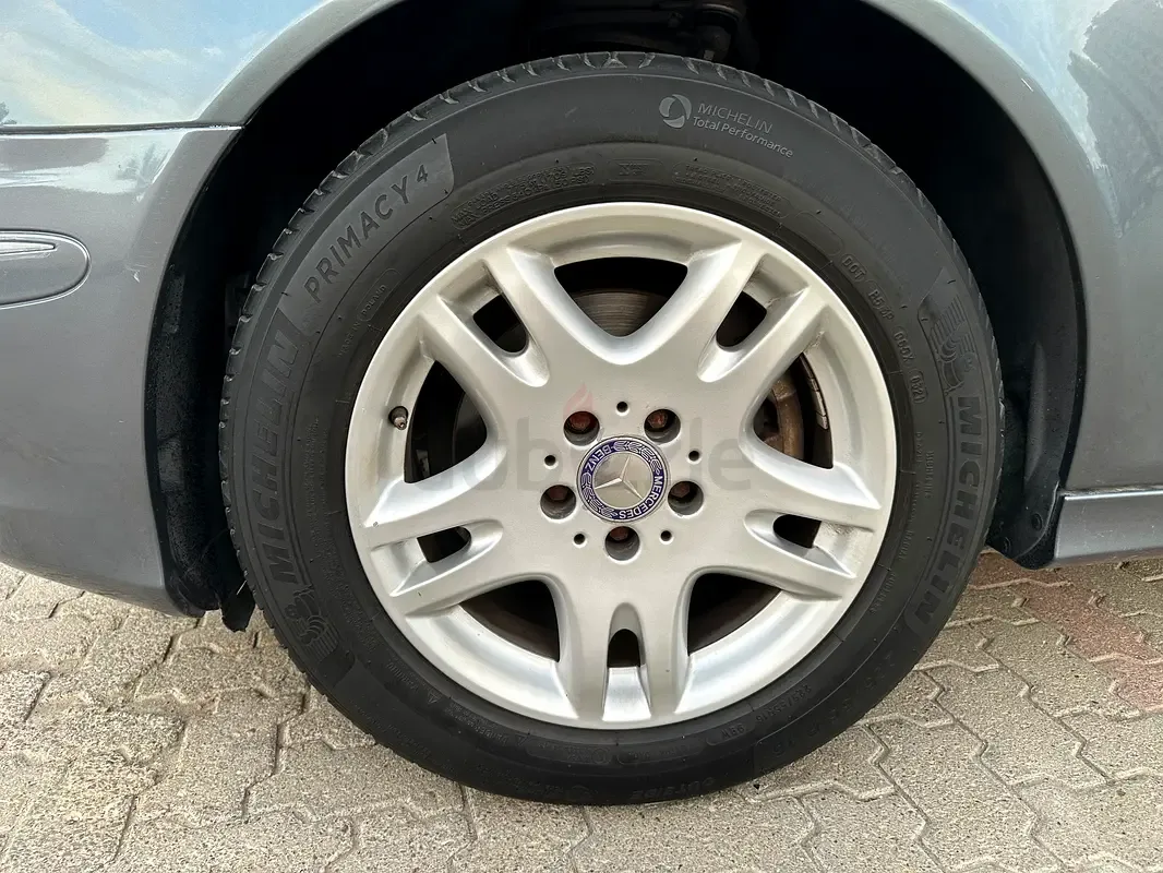 Mercedes-Benz E-Class E 280 7G-Tronic (231 حصان) - 15
