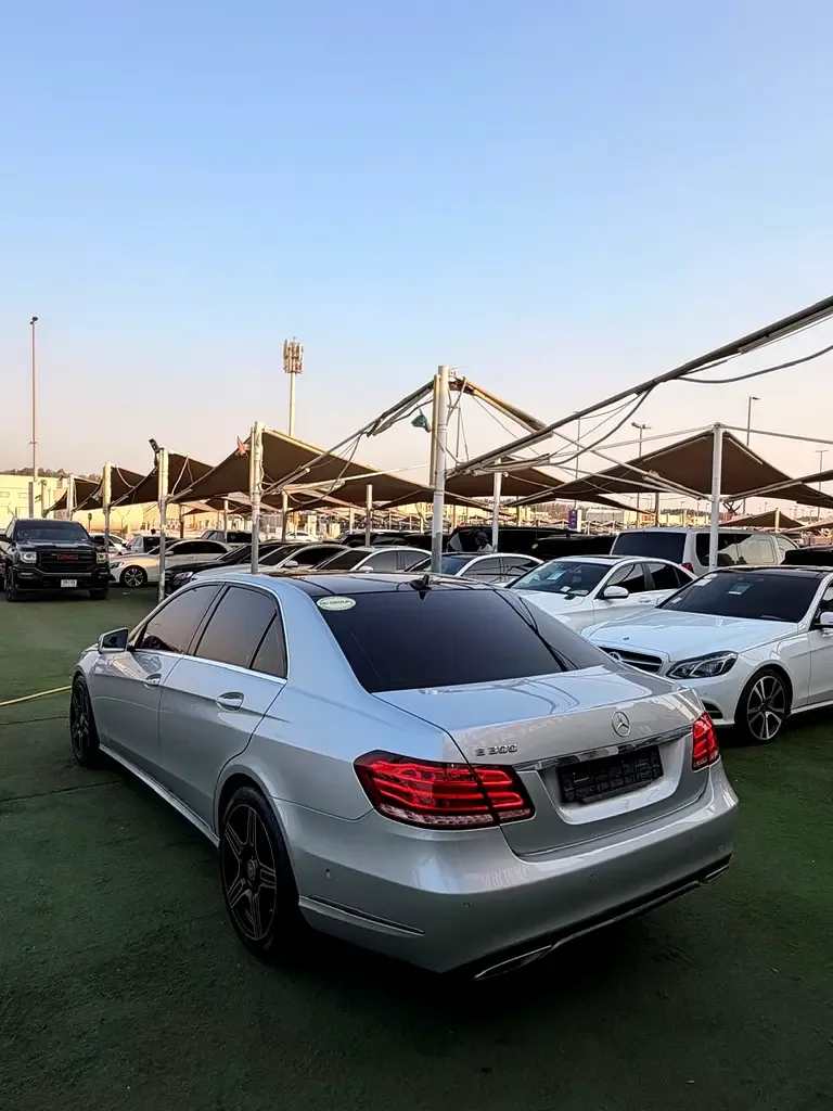 Mercedes-Benz E-Class E 300 7G-Tronic Plus (252 حصان) - 10