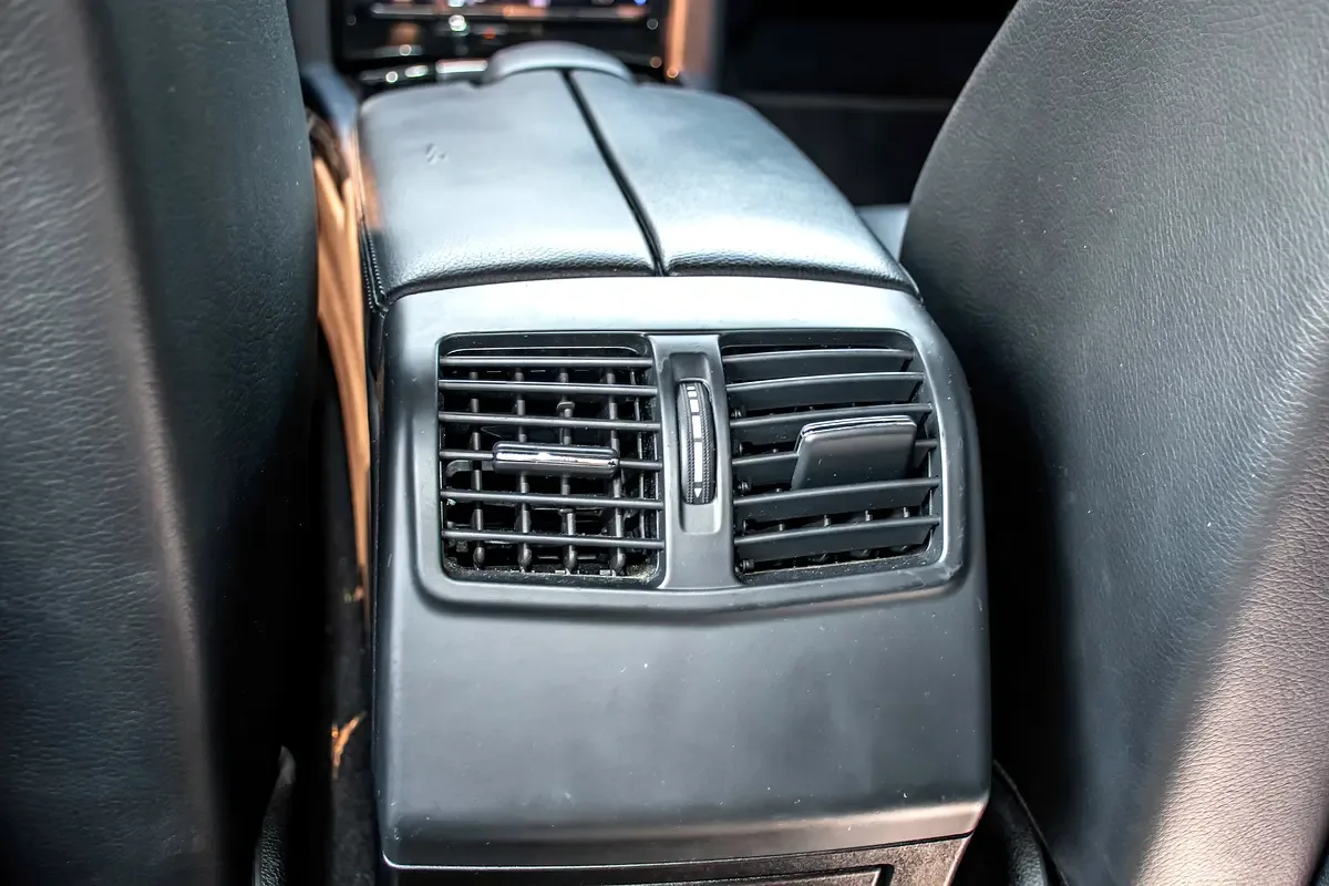 Mercedes-Benz E-Class E 300 7G-Tronic Plus 4Matic (252 hp) - 16