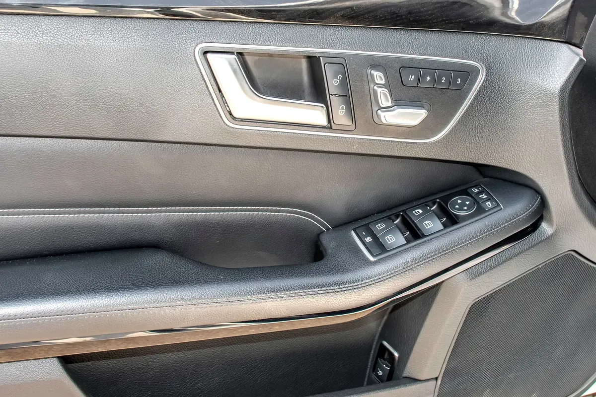 Mercedes-Benz E-Class E 300 7G-Tronic Plus 4Matic (252 hp) - 17