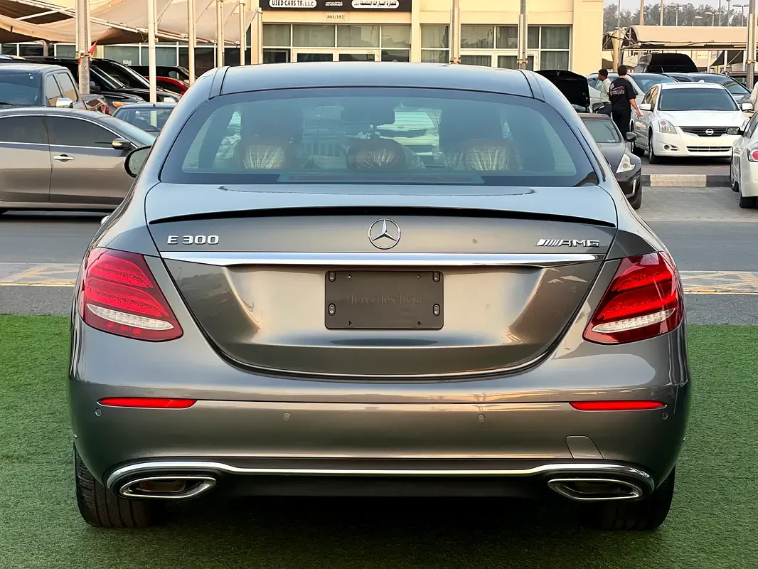 Mercedes-Benz E-Class E 300 9G-TRONIC (245 حصان) - 4