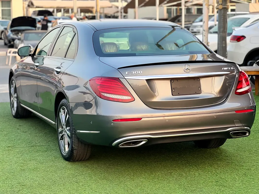 Mercedes-Benz E-Class E 300 9G-TRONIC (245 حصان) - 6