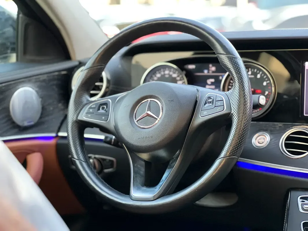 Mercedes-Benz E-Class E 300 9G-TRONIC (245 حصان) - 12