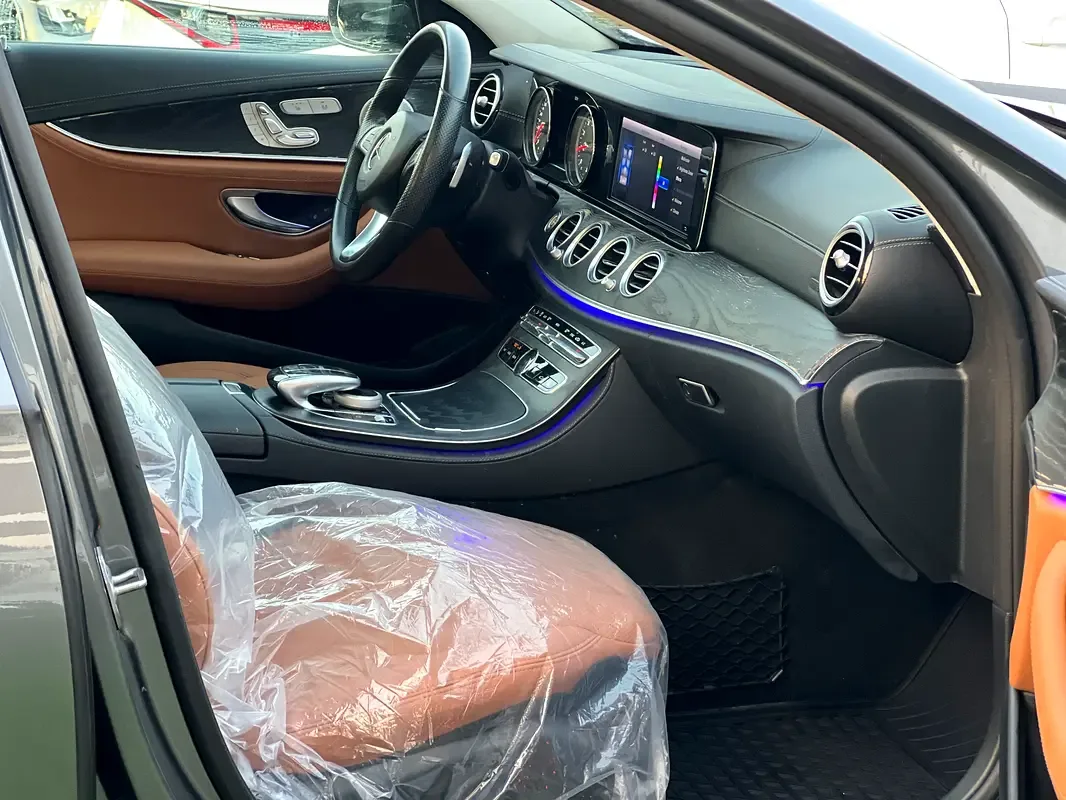 Mercedes-Benz E-Class E 300 9G-TRONIC (245 حصان) - 18