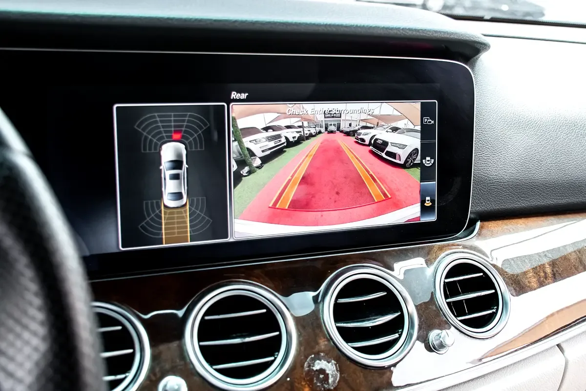 Mercedes-Benz E-Class E 300 9G-TRONIC (245 hp) - 12