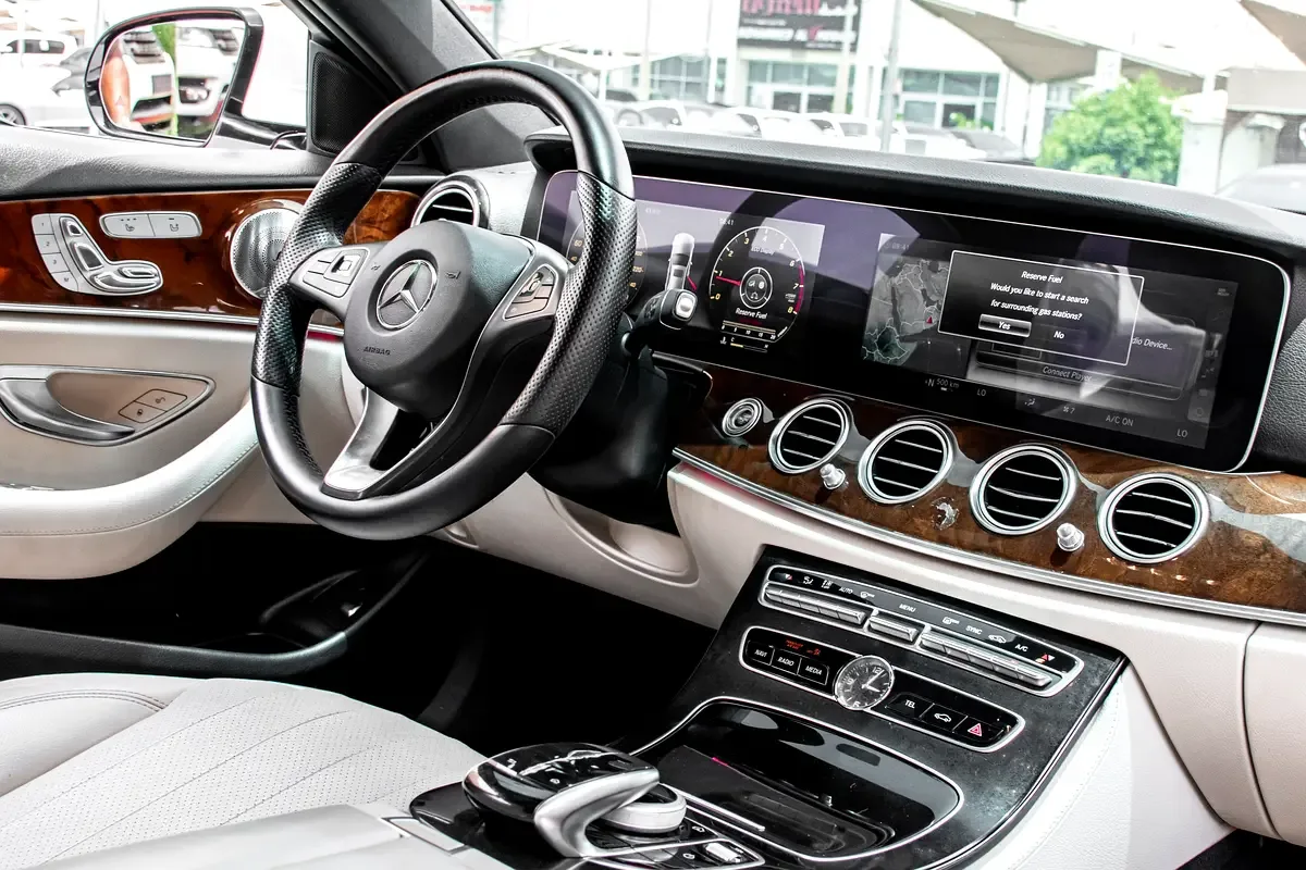 Mercedes-Benz E-Class E 300 9G-TRONIC (245 hp) - 11