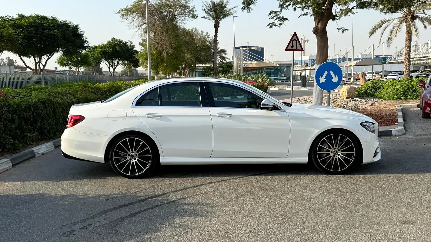 Mercedes-Benz E-Class E 300 9G-TRONIC (245 حصان) - 6