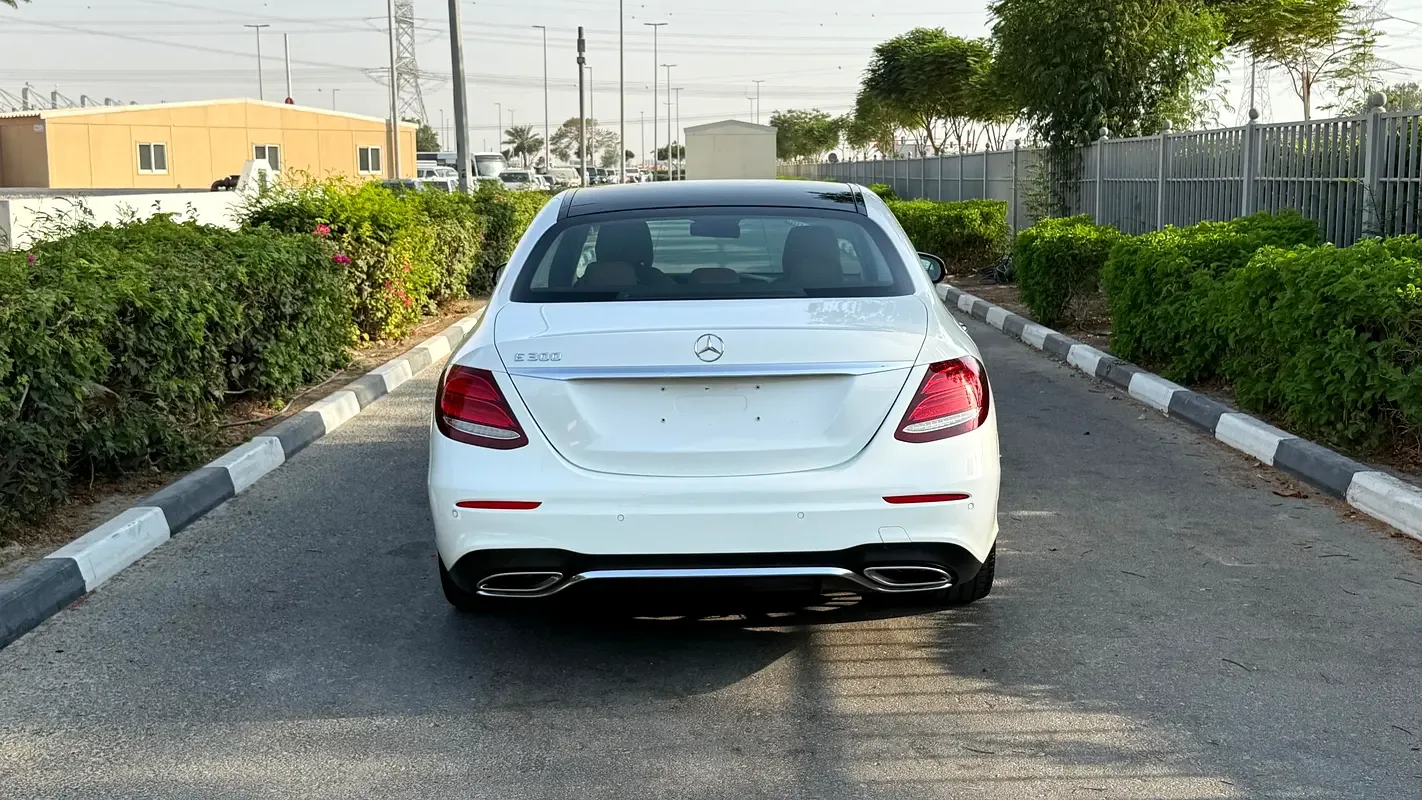 Mercedes-Benz E-Class E 300 9G-TRONIC (245 حصان) - 10