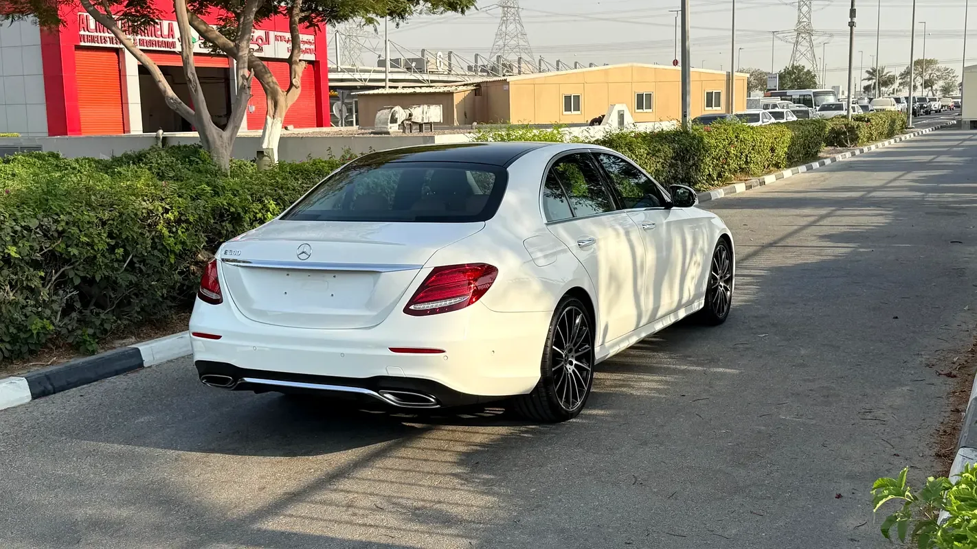 Mercedes-Benz E-Class E 300 9G-TRONIC (245 حصان) - 9
