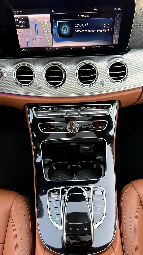 Mercedes-Benz E-Class E 300 9G-TRONIC (245 حصان) - 14