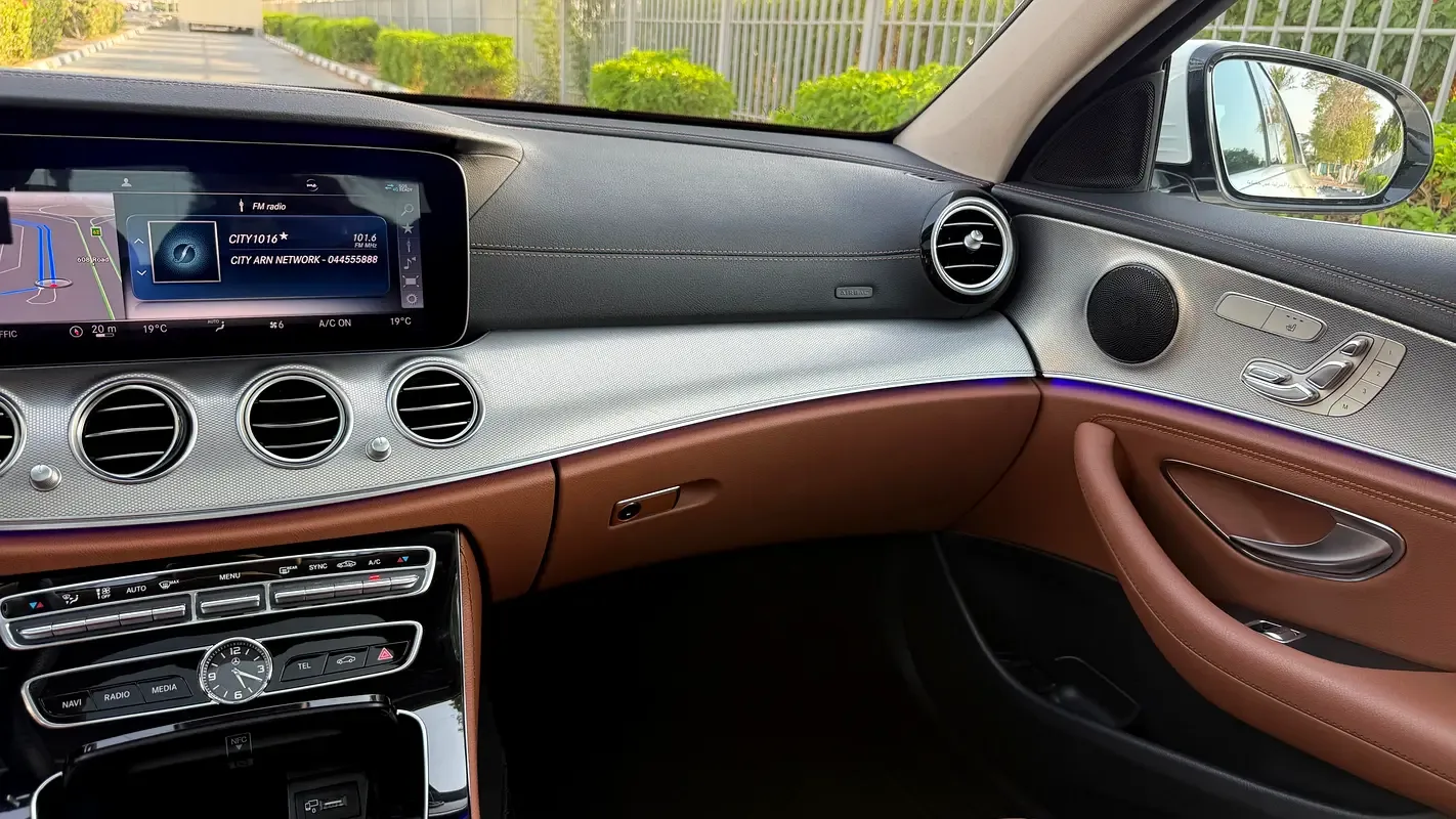 Mercedes-Benz E-Class E 300 9G-TRONIC (245 حصان) - 17