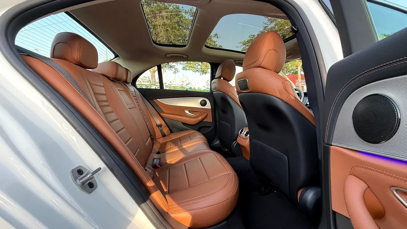 Mercedes-Benz E-Class E 300 9G-TRONIC (245 حصان) - 19