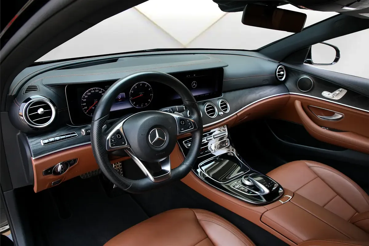 Mercedes-Benz E-Class E 300 9G-TRONIC (245 حصان) - 8