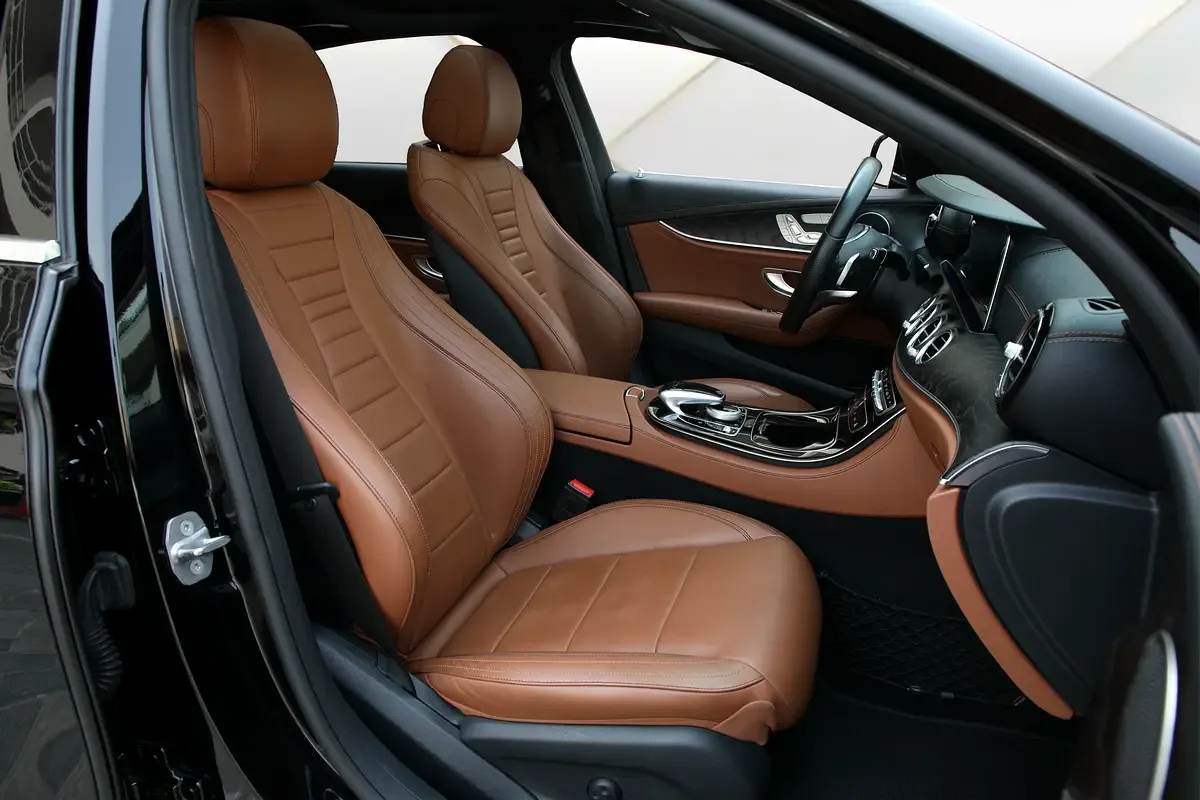 Mercedes-Benz E-Class E 300 9G-TRONIC (245 حصان) - 11