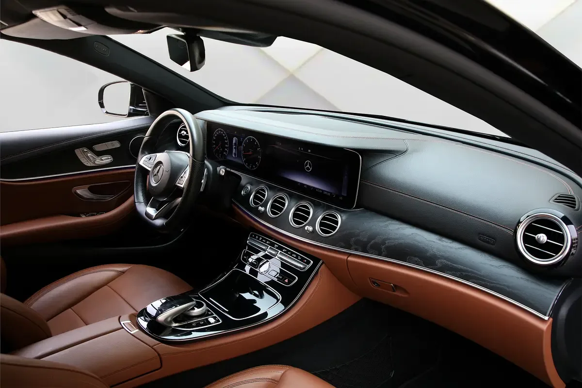 Mercedes-Benz E-Class E 300 9G-TRONIC (245 حصان) - 12