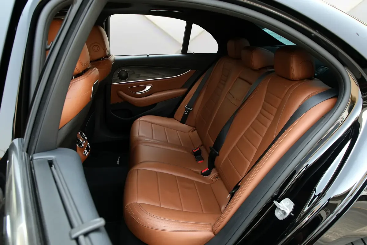 Mercedes-Benz E-Class E 300 9G-TRONIC (245 حصان) - 20