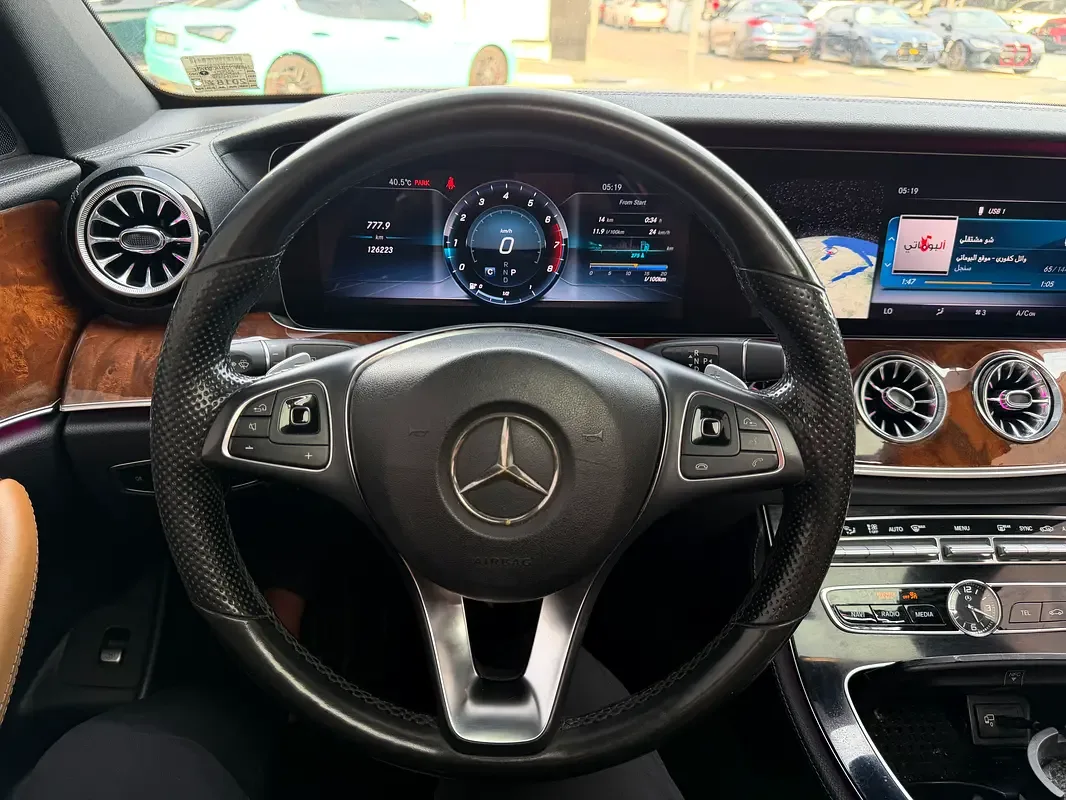 Mercedes-Benz E-Class E 300 9G-TRONIC (245 حصان) - 10