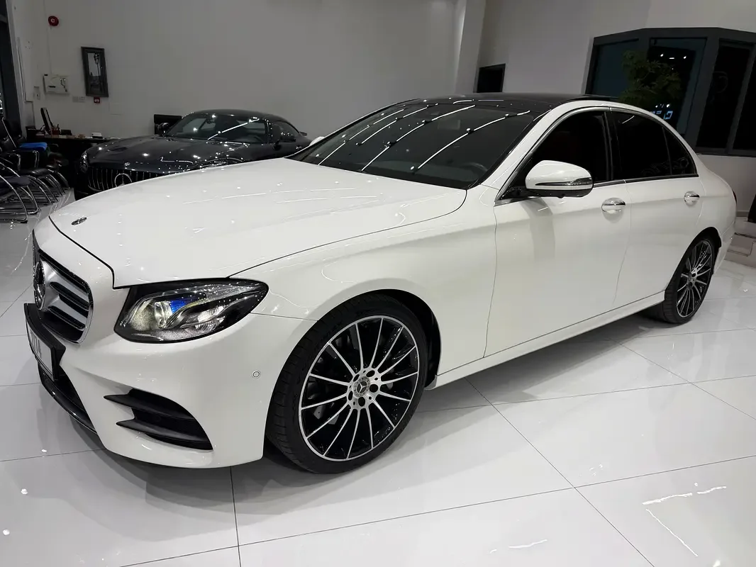 Mercedes-Benz E-Class E 300 9G-TRONIC (245 حصان) - 4
