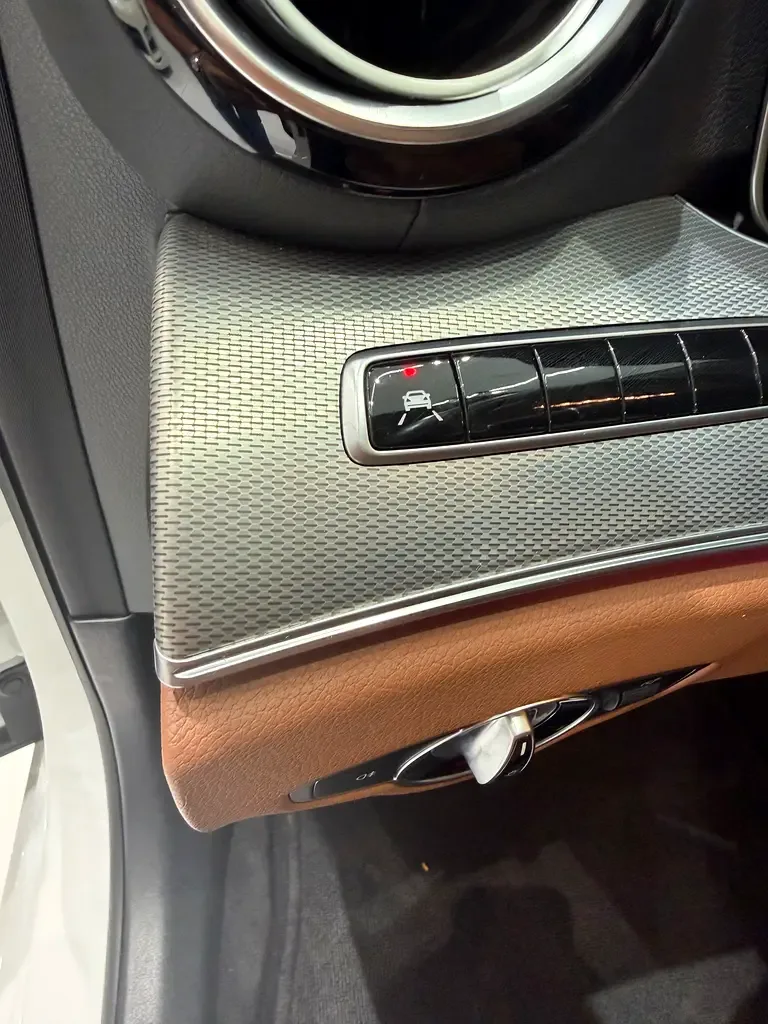 Mercedes-Benz E-Class E 300 9G-TRONIC (245 حصان) - 11