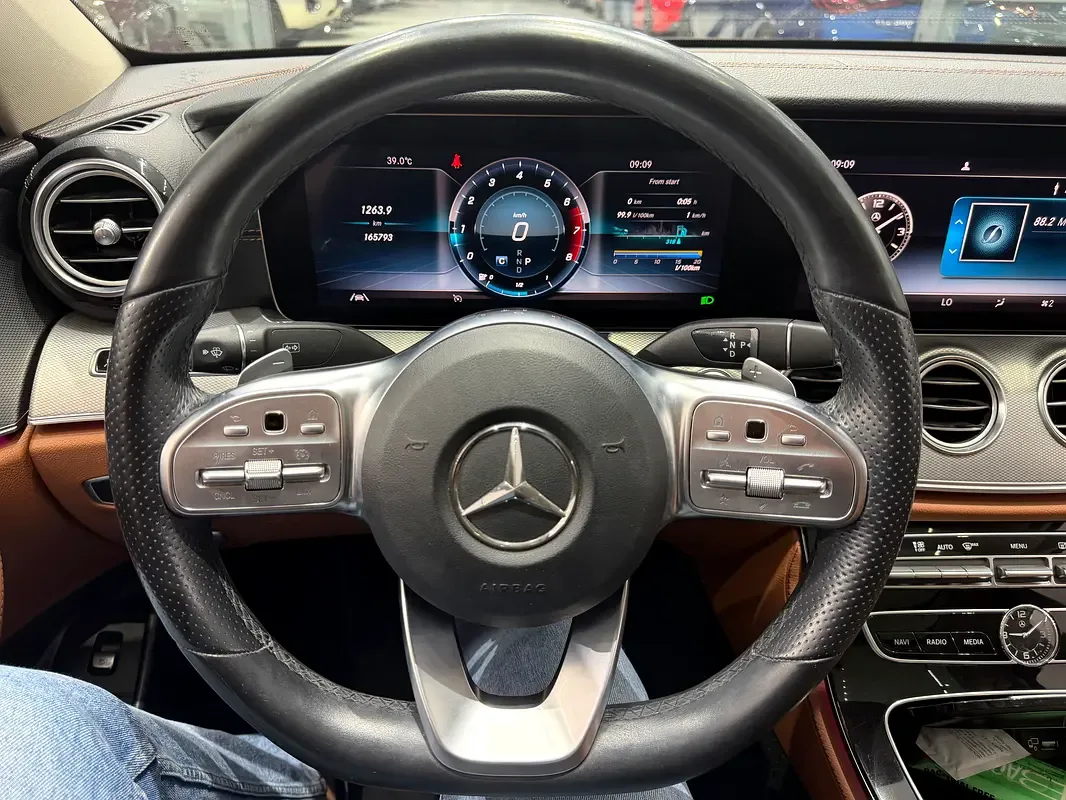 Mercedes-Benz E-Class E 300 9G-TRONIC (245 حصان) - 10