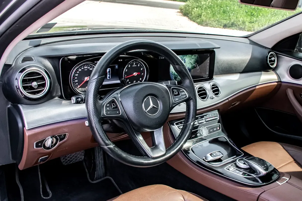 Mercedes-Benz E-Class E 300 9G-TRONIC (245 hp) - 9