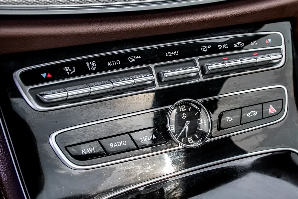 Mercedes-Benz E-Class E 300 9G-TRONIC (245 hp) - 11