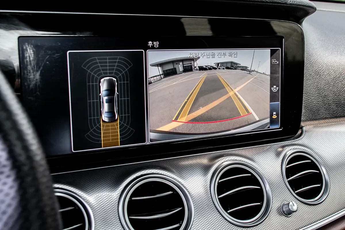 Mercedes-Benz E-Class E 300 9G-TRONIC (245 hp) - 12