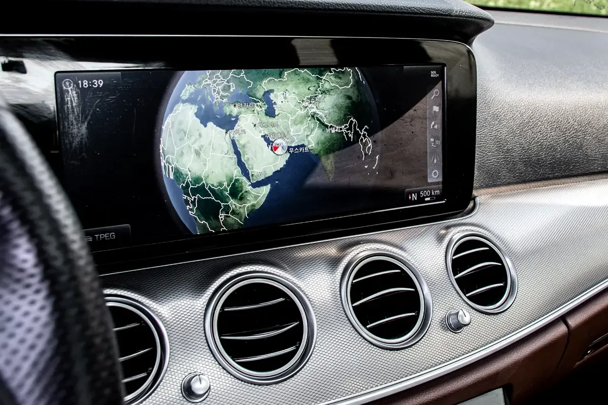 Mercedes-Benz E-Class E 300 9G-TRONIC (245 hp) - 13