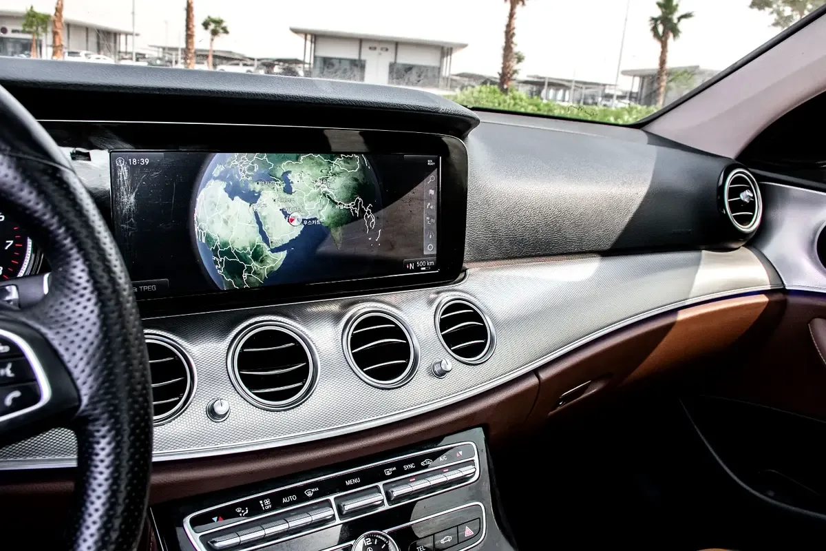Mercedes-Benz E-Class E 300 9G-TRONIC (245 hp) - 16