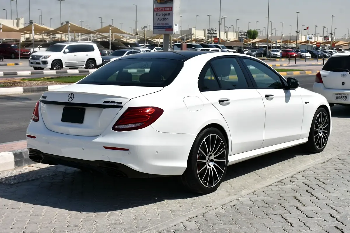 Mercedes-Benz E-Class E 300 9G-TRONIC (245 حصان) - 6