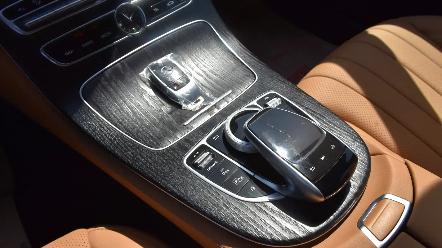 Mercedes-Benz E-Class E 300 9G-TRONIC (245 حصان) - 7