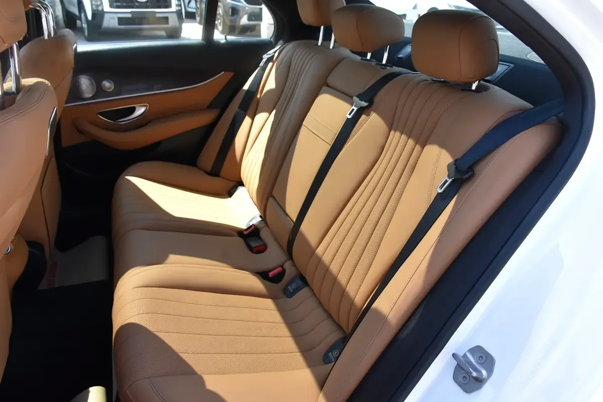 Mercedes-Benz E-Class E 300 9G-TRONIC (245 حصان) - 15